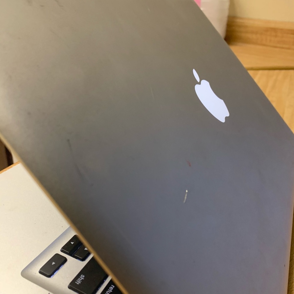 APPLE MAC BOOK PRO - Picture 3 of 5